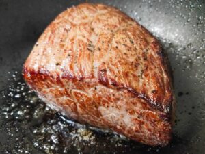 食肉を十分に加熱しているイメージ
