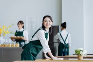 清掃用具の管理で清潔に保たれた施設内のイメージ