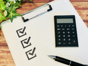 ごみ処理費用と作業負担を確認する施設管理のイメージ