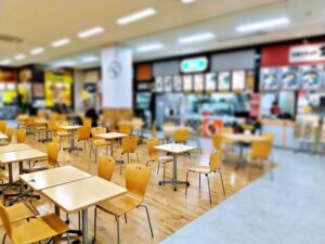 休憩スペースの飲食物とゴミ管理を見直すイメージ